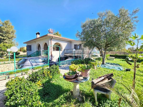 casa indipendente in vendita ad Aprilia in zona Pantanelle