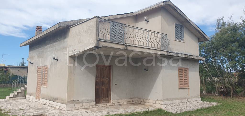 casa indipendente in vendita ad Aprilia in zona Campo di Carne