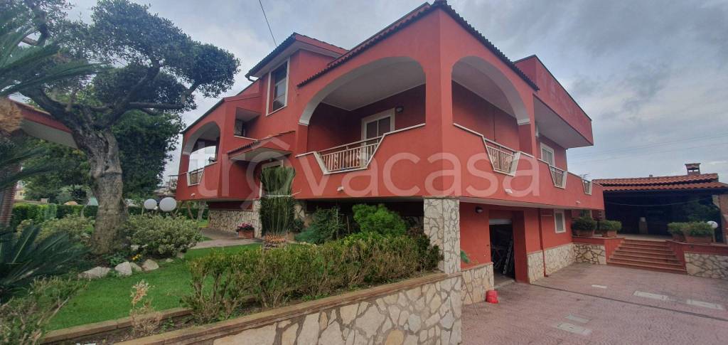 casa indipendente in vendita ad Aprilia in zona Campo di Carne