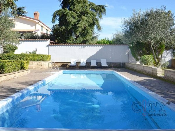 casa indipendente in vendita ad Aprilia in zona Casalazzara
