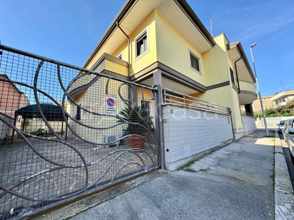 casa indipendente in vendita ad Aprilia