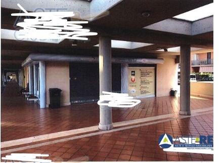 locale commerciale in vendita ad Aprilia