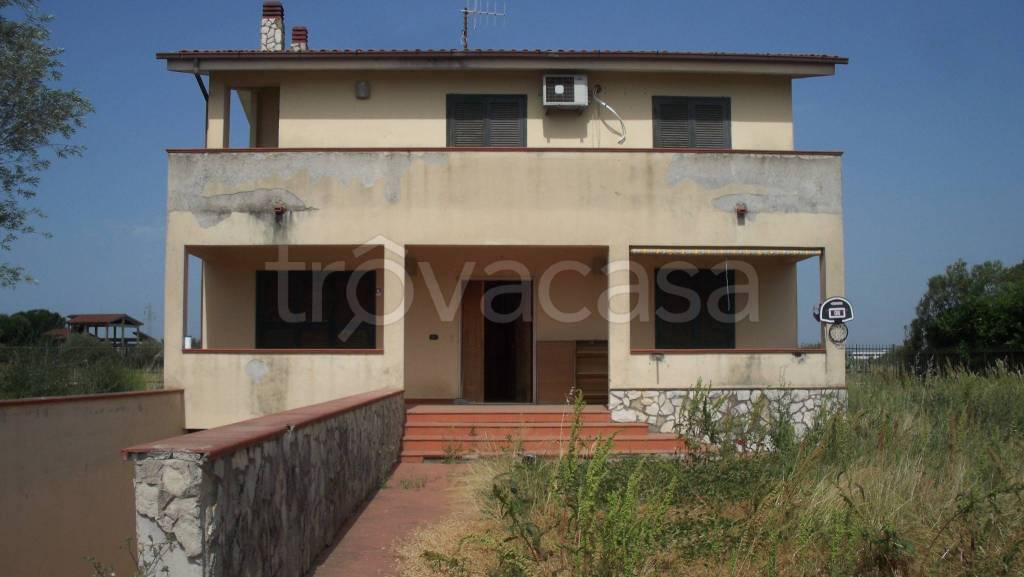 casa indipendente in vendita ad Aprilia in zona Genio Civile