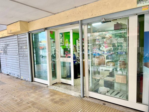 negozio in vendita ad Aprilia