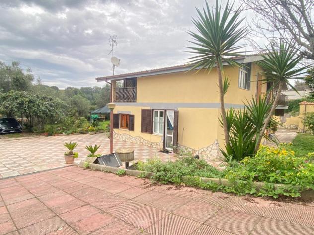 casa indipendente in vendita ad Aprilia in zona Casalazzara