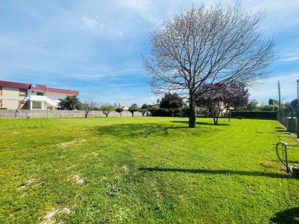 terreno agricolo in vendita ad Aprilia in zona Cogna