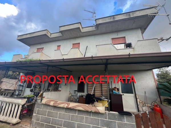 casa indipendente in vendita ad Aprilia in zona Camilleri-Vallelata