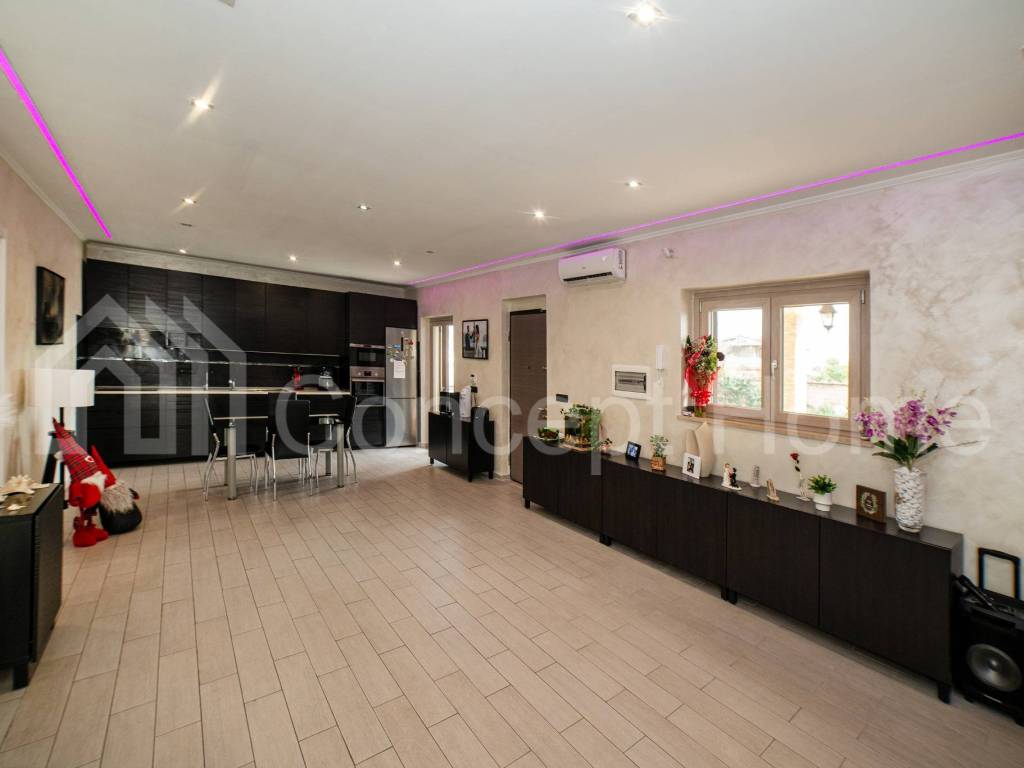casa indipendente in vendita ad Aprilia in zona Campo di Carne