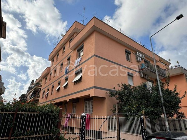 locale commerciale in vendita ad Aprilia