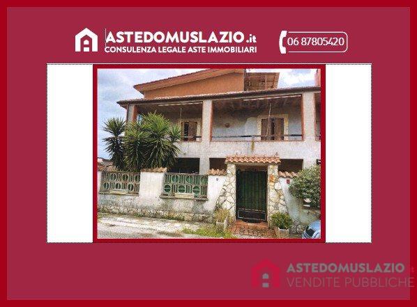 appartamento in vendita ad Aprilia in zona Campo di Carne