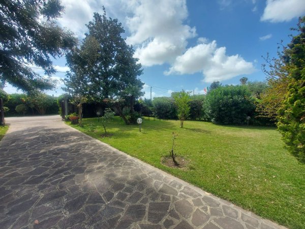 casa indipendente in vendita ad Aprilia in zona Campoverde