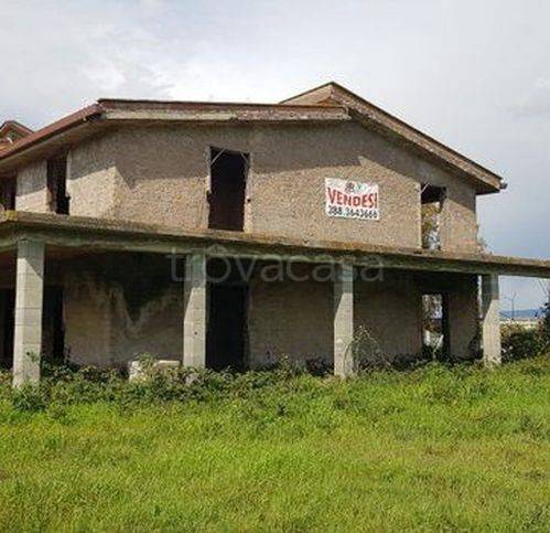 casa indipendente in vendita ad Aprilia in zona Campoverde