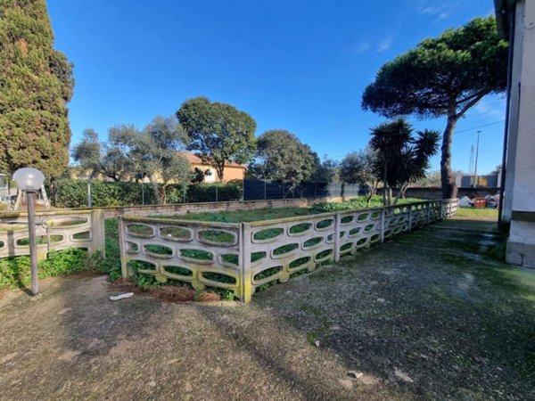appartamento in vendita ad Aprilia in zona Campo di Carne