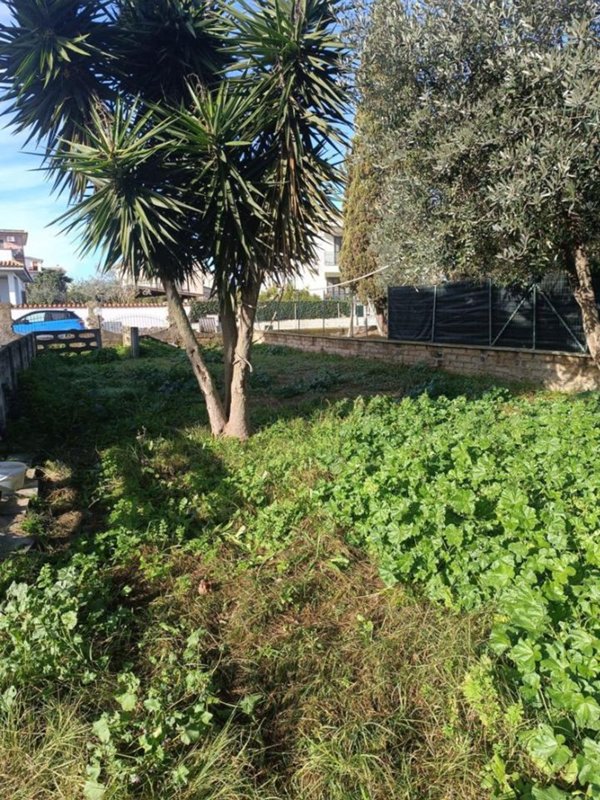 appartamento in vendita ad Aprilia in zona Campo di Carne