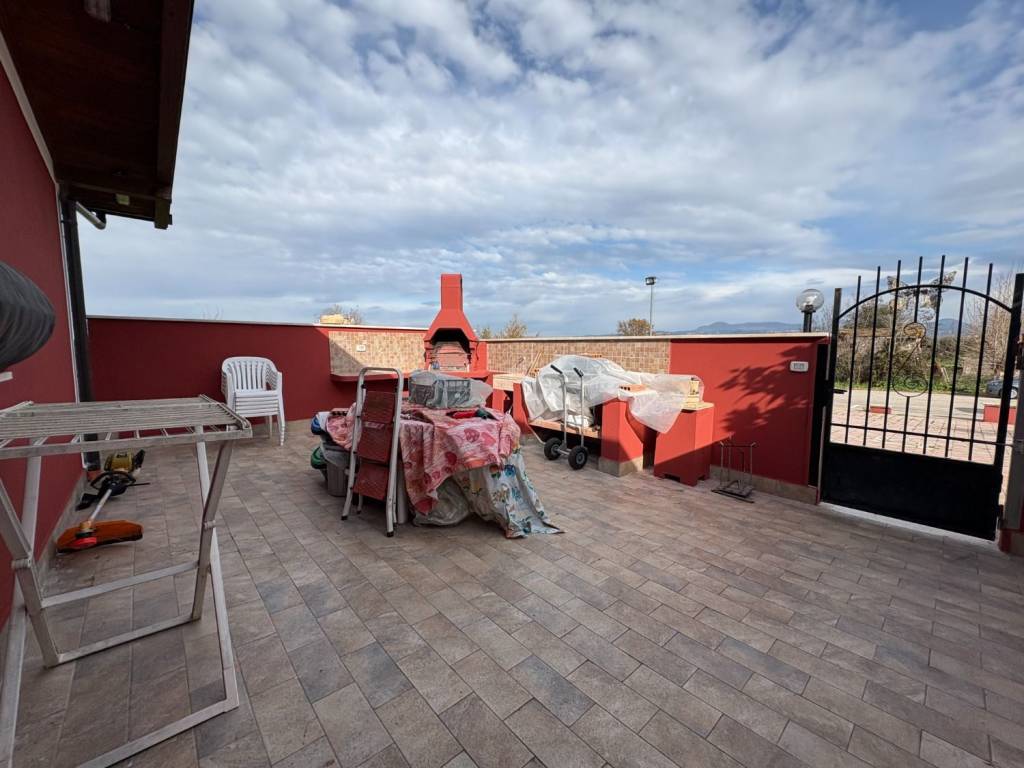 casa indipendente in vendita ad Aprilia in zona Casalazzara