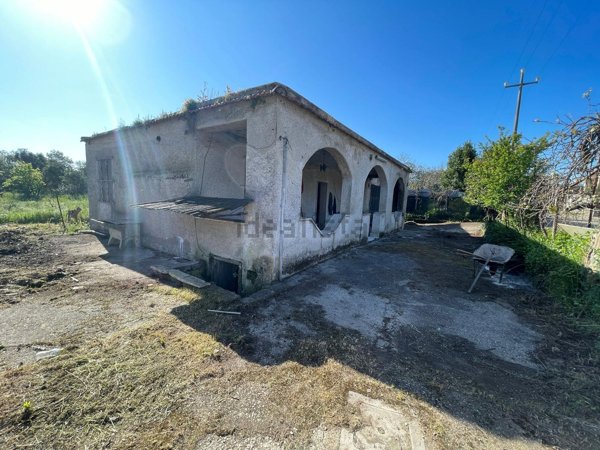 casa indipendente in vendita ad Aprilia in zona Campo di Carne