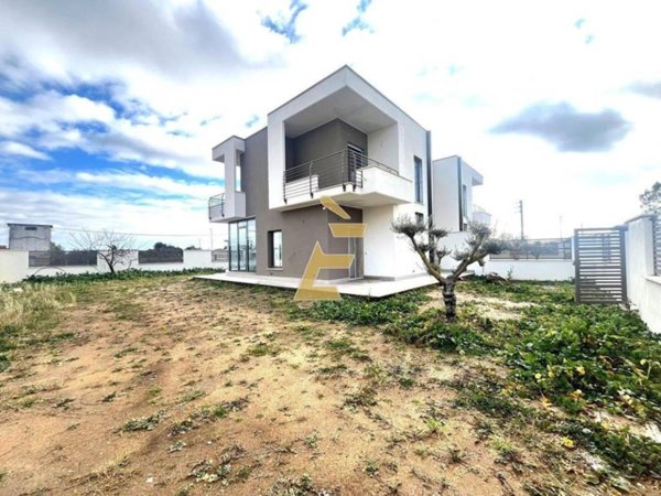 casa indipendente in vendita ad Aprilia in zona Genio Civile