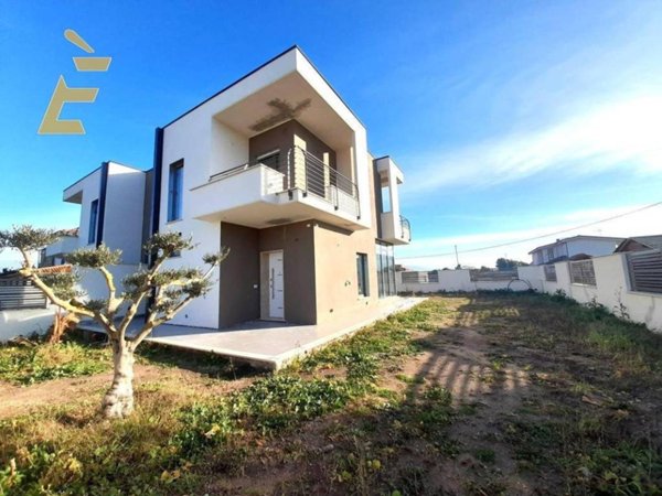 casa indipendente in vendita ad Aprilia in zona Genio Civile