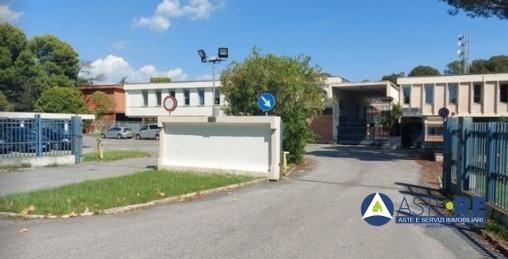 locale commerciale in vendita ad Aprilia