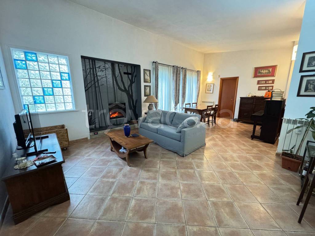 casa indipendente in vendita ad Aprilia in zona Riserva Nuova