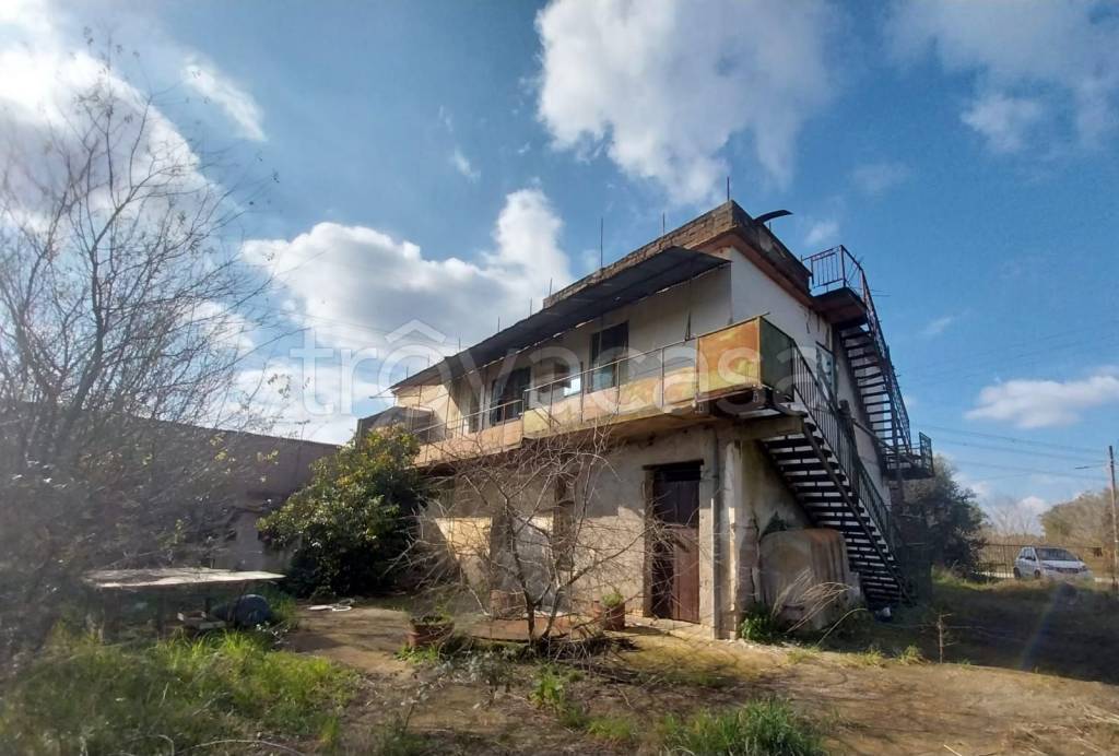 casa indipendente in vendita ad Aprilia in zona Torre del Padiglione