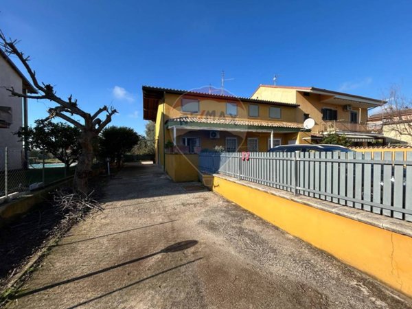 casa indipendente in vendita ad Aprilia in zona Leda