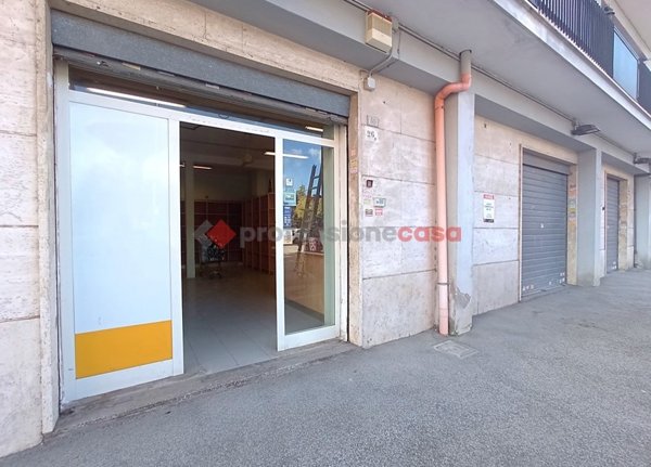 negozio in vendita ad Aprilia