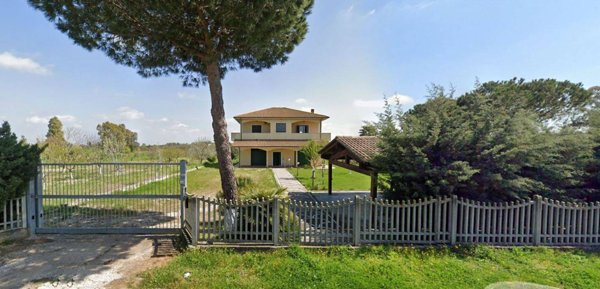 casa indipendente in vendita ad Aprilia in zona Pontoni