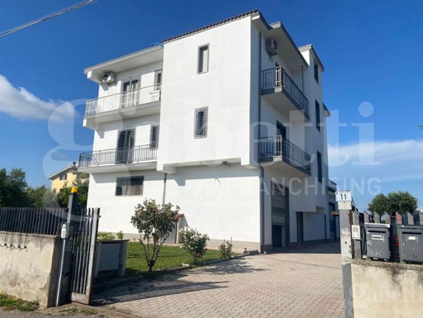 appartamento in vendita ad Aprilia in zona Campo di Carne