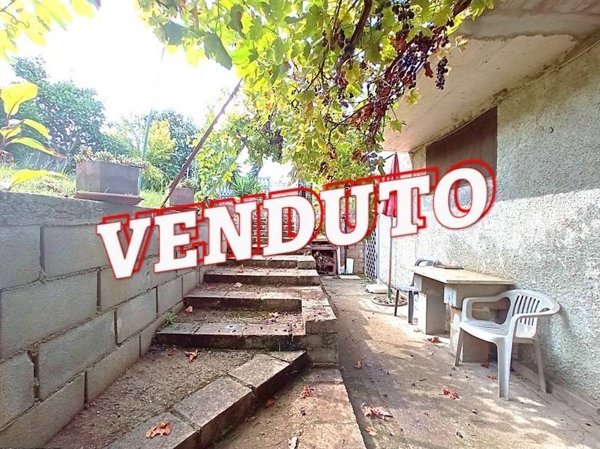 casa indipendente in vendita ad Aprilia in zona Cogna