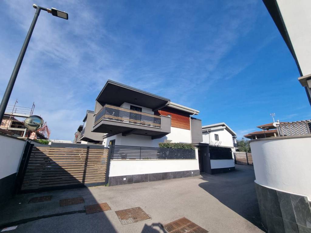 casa indipendente in vendita ad Aprilia