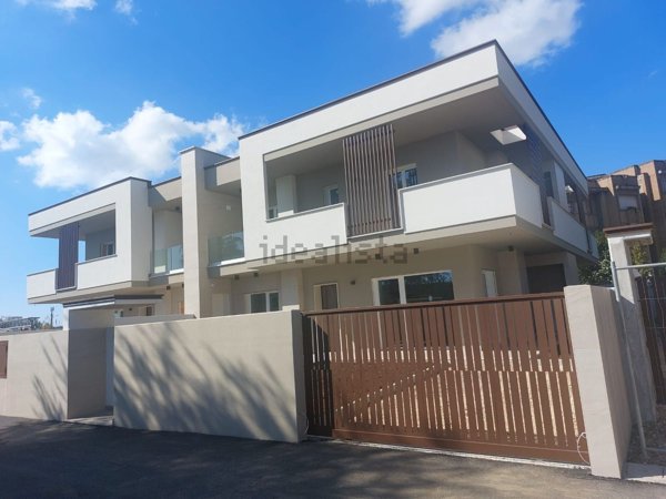 quadrivano in vendita ad Aprilia