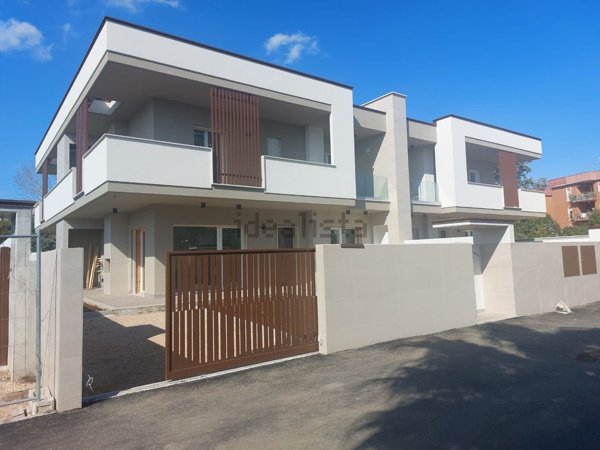 quadrivano in vendita ad Aprilia