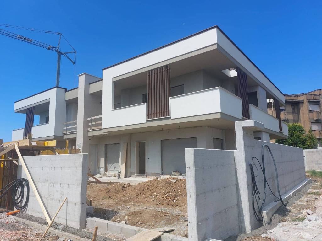 casa indipendente in vendita ad Aprilia