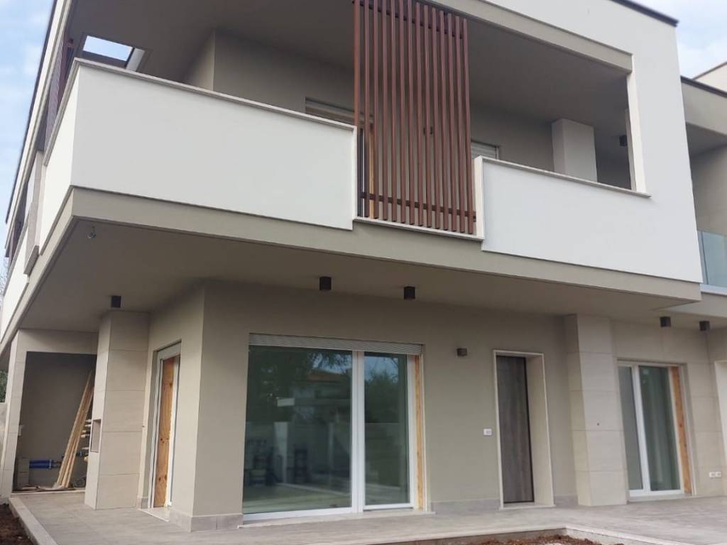 casa indipendente in vendita ad Aprilia