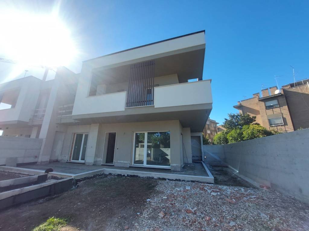 casa indipendente in vendita ad Aprilia