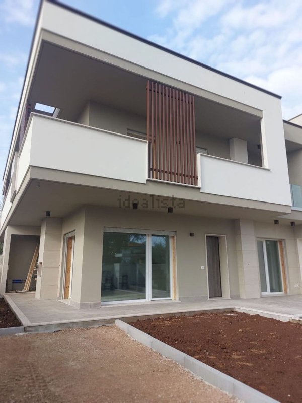 quadrivano in vendita ad Aprilia