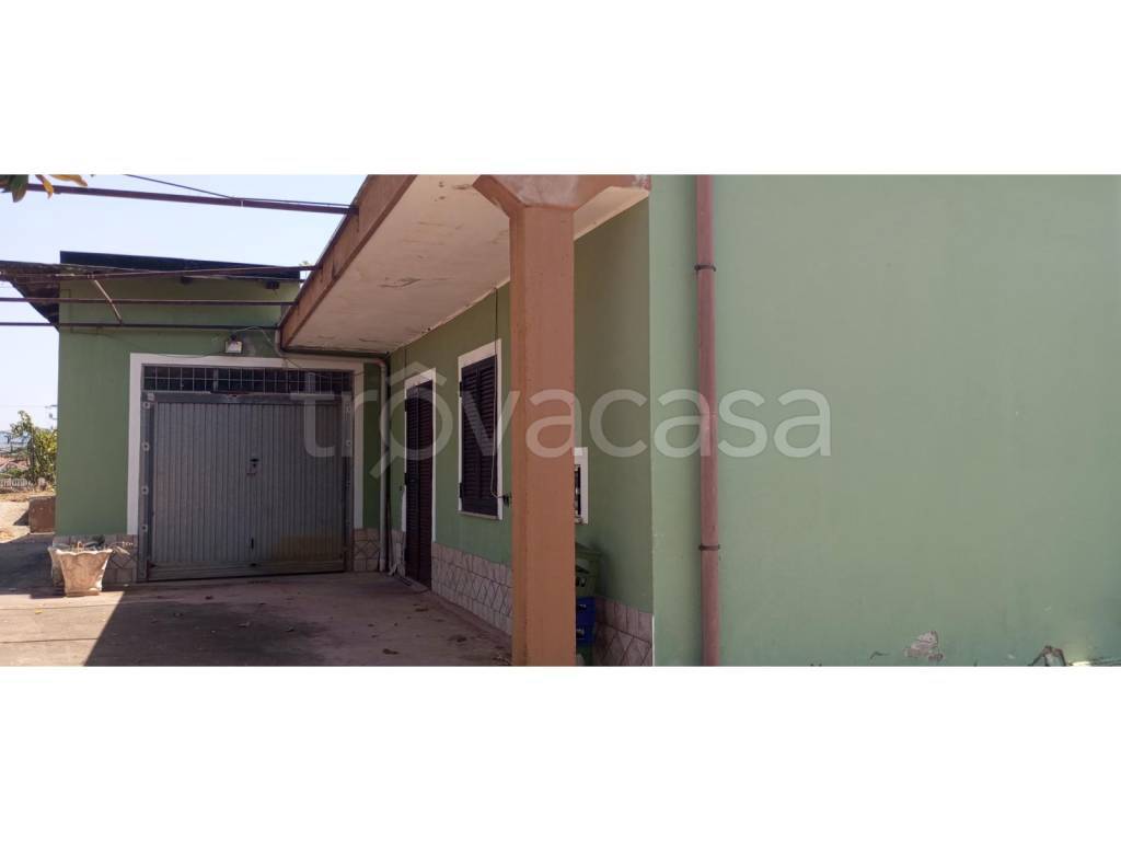 casa indipendente in vendita ad Aprilia in zona Casalazzara