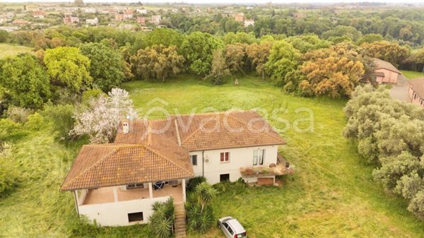 casa indipendente in vendita ad Aprilia in zona Casalazzara