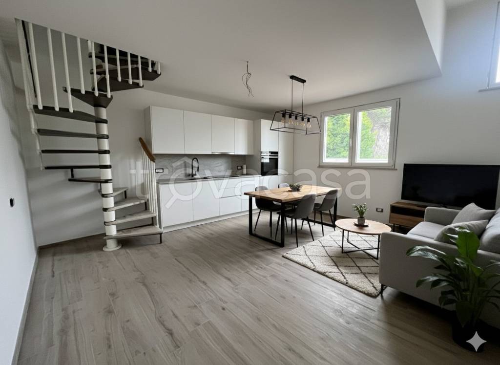 casa indipendente in vendita ad Aprilia in zona Torre del Padiglione