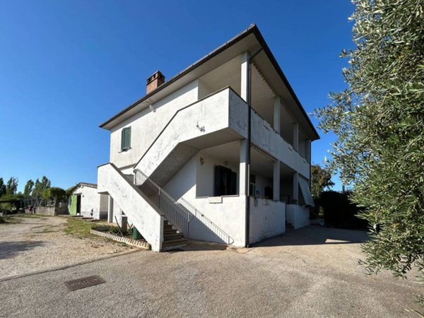 casa indipendente in vendita ad Aprilia in zona Casalazzara