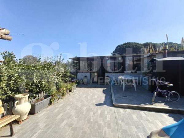 casa indipendente in vendita ad Aprilia in zona Campo di Carne
