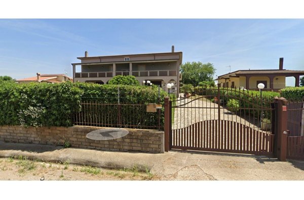 casa indipendente in vendita ad Aprilia in zona Fossignano