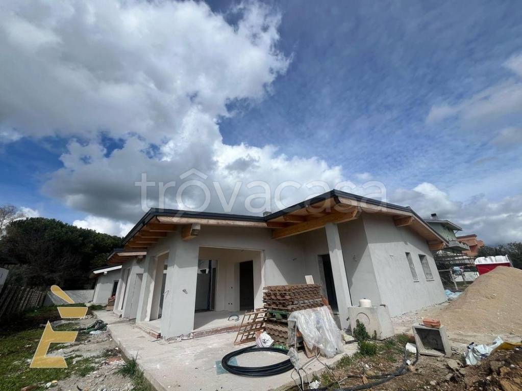 casa indipendente in vendita ad Aprilia