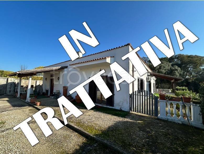 casa indipendente in vendita ad Aprilia in zona Fossignano