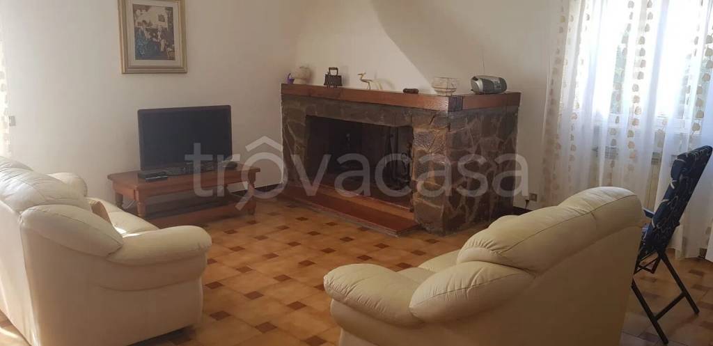 casa indipendente in vendita ad Aprilia in zona Cogna