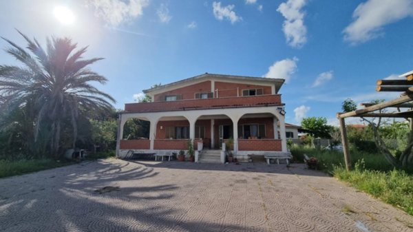 casa indipendente in vendita ad Aprilia in zona Campoverde
