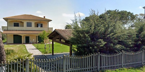 locale di sgombero in vendita ad Aprilia in zona Pontoni