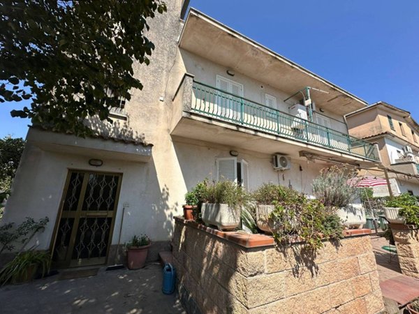 appartamento in vendita ad Aprilia in zona Cogna