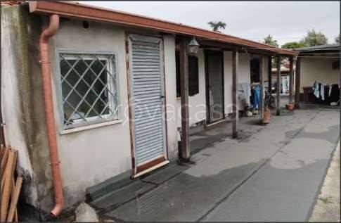 casa indipendente in vendita ad Aprilia in zona Cogna